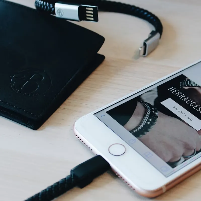 Laddningsarmband iPhone Svart/Svart- 8292>By Billgren Online