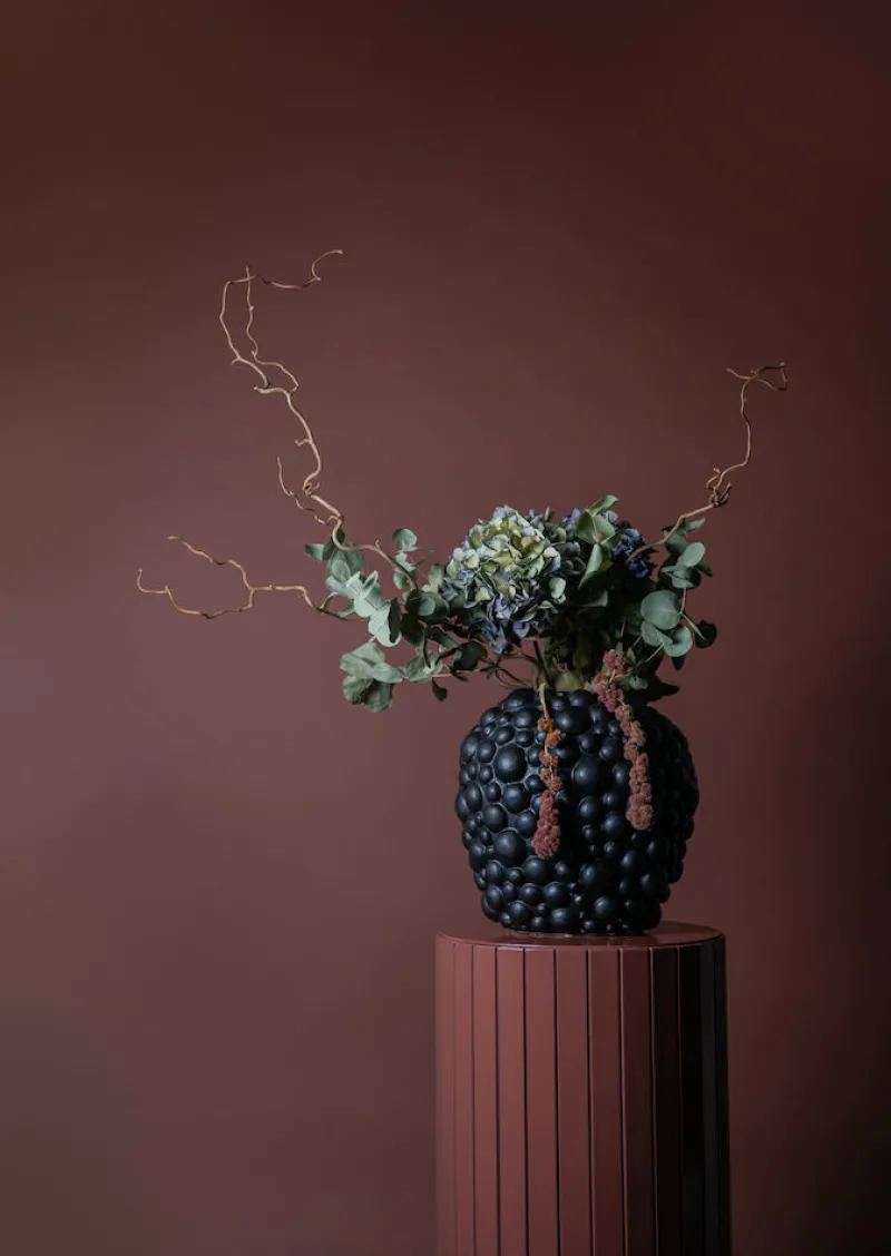 – Celeste Vas Svart>By On Discount
