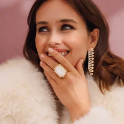 Alexa Ring / Electric White Combo (Guld)>Caroline Svedbom Clearance