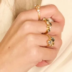 Gabriella Ring, Black Golden Combo – Guld>Caroline Svedbom Online