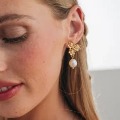 Juni Örhängen / Pearl Crystal (Guld)>Caroline Svedbom Clearance
