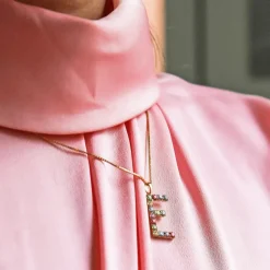 Caroline Svedbom Letter Halsband E / Rainbow Combo (Rhodium)>Caroline Svedbom Halsband Best