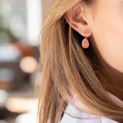 Mini Drop Clasp Örhängen/ Rose Peach (Rhodium)>Caroline Svedbom Hot