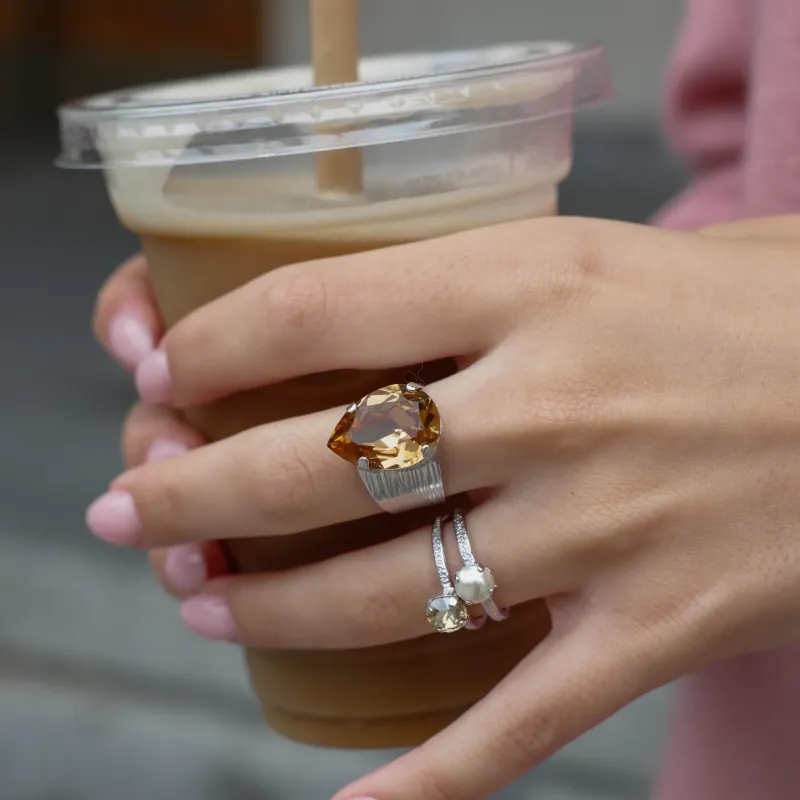 Caroline Svedbom Natti Ring / Golden Shadow (Guld)>