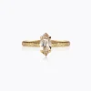 Petite Navette Ring / Light Silk (Guld)>Caroline Svedbom Sale