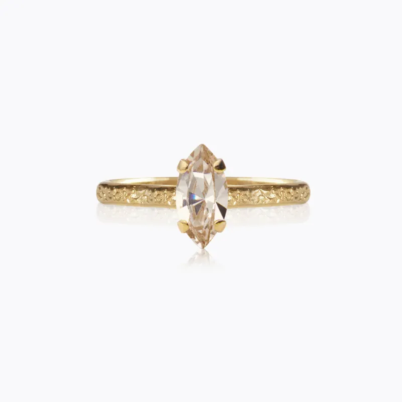 Petite Navette Ring / Light Silk (Guld)>Caroline Svedbom Sale