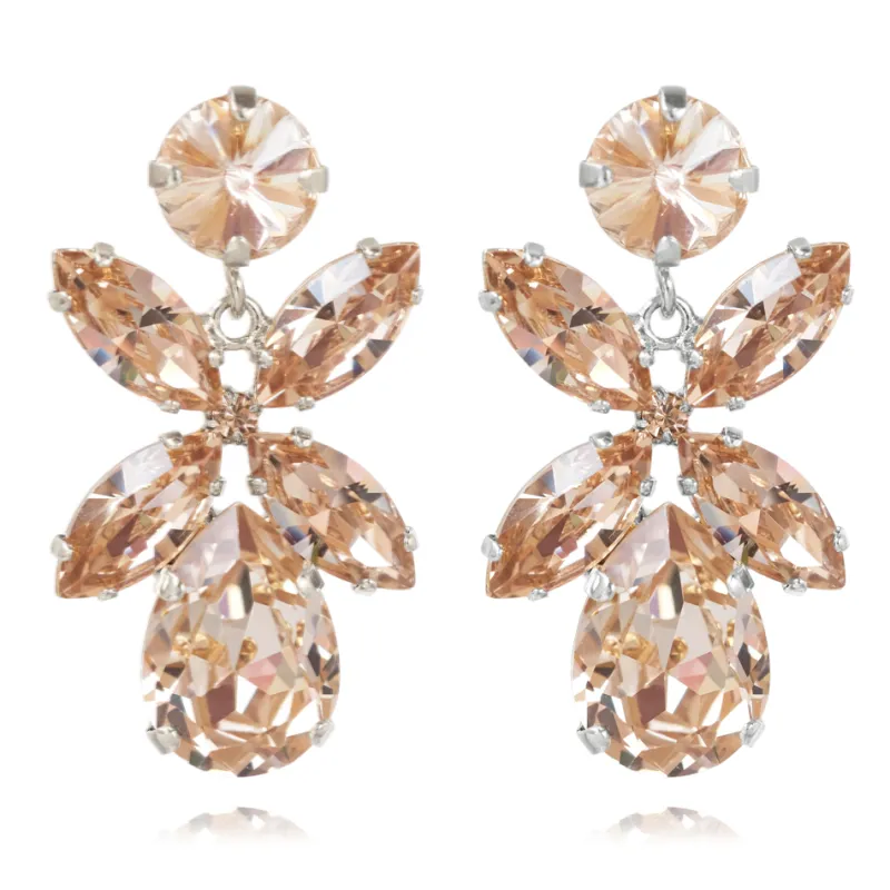 Örhängen Dione Silk (Rhodium)>Caroline Svedbom New
