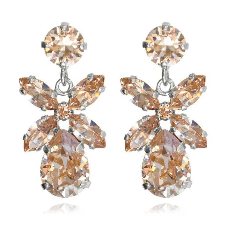 Örhängen Mini Dione Silk (Rhodium)>Caroline Svedbom