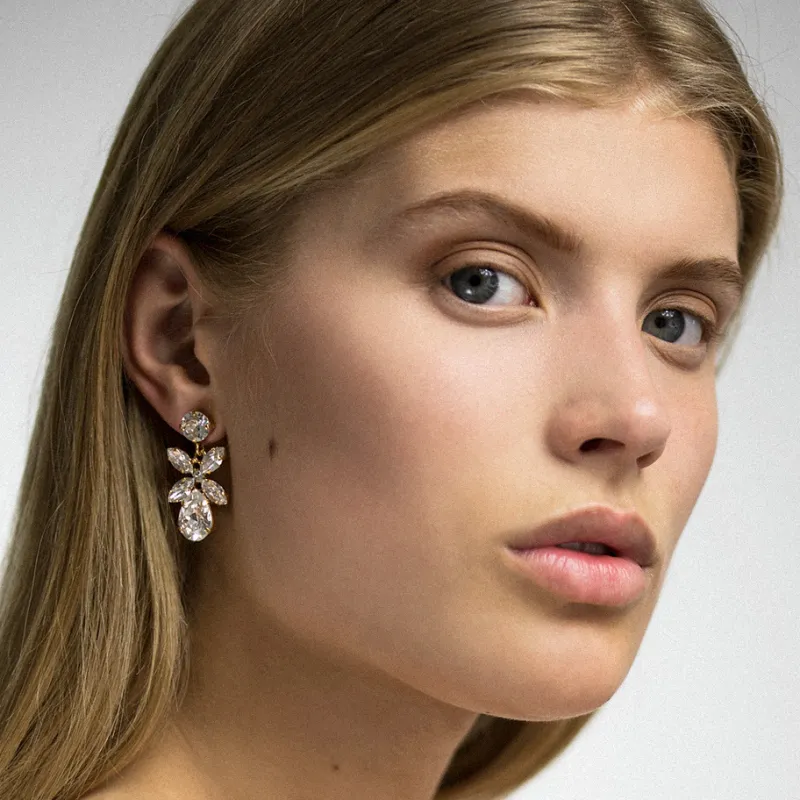 Örhängen Mini Dione Silk (Rhodium)>Caroline Svedbom