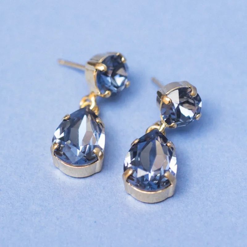 Örhängen Mini Drop Denim Blue (Guld)>Caroline Svedbom
