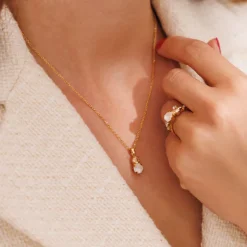 Stardust Ring / Electric White Combo (Guld)>Caroline Svedbom Sale