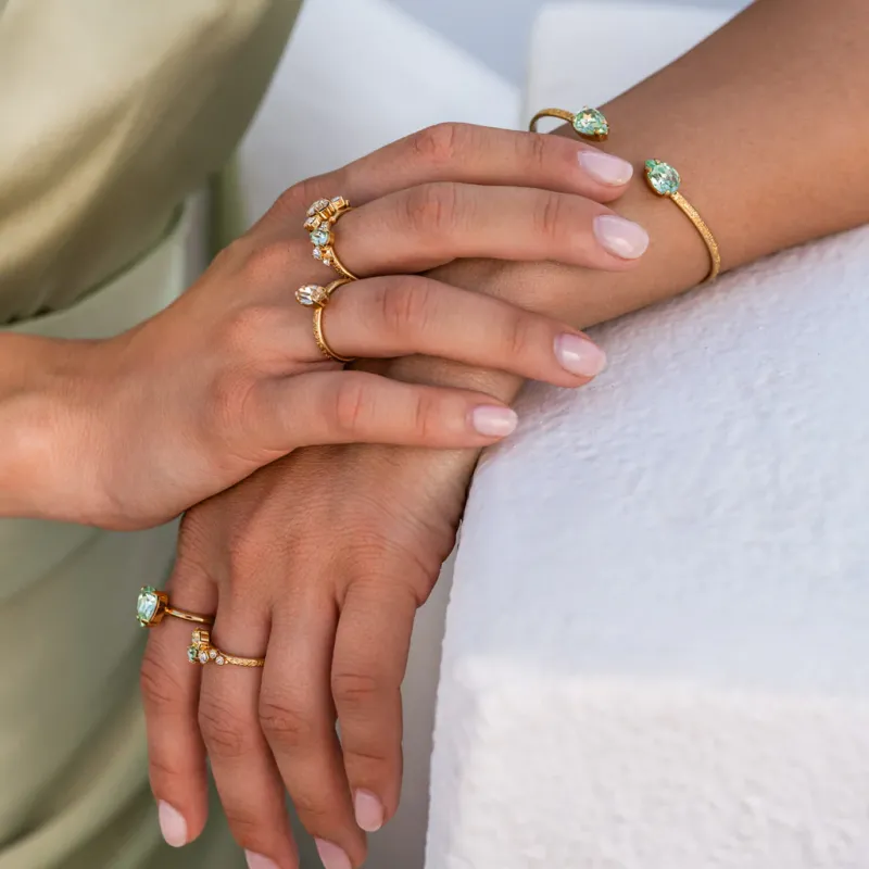 Vivi Ring / Chrysolite + Light Silk (Rhodium)>Caroline Svedbom Sale