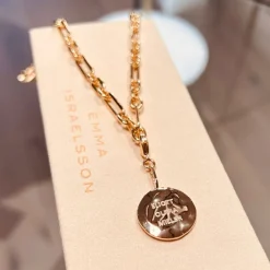 Emma Israelsson Name Coin Organic Charm Guld Charm022>Charms Discount