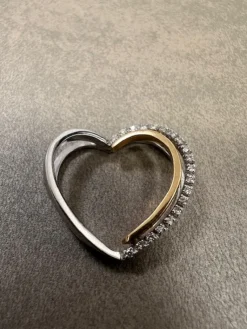 Hjärta i 18K Guld och Vitguld med Diamanter HJG010> Outlet