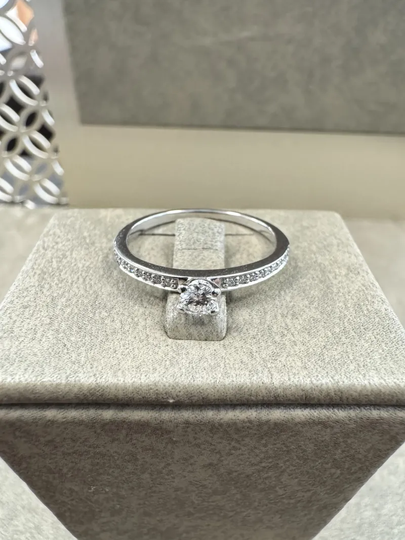 18K Vitguld Solitär ring – RBG028 ( Begagnad )> Clearance
