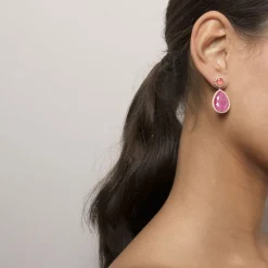 Carlotta Örhängen – Peony pink><noscript><img width=