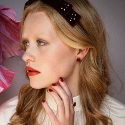 Desiree Studs – Garnet><noscript><img width=