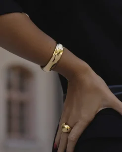 Mockberg Alexandra Bangle Guld><noscript><img width=