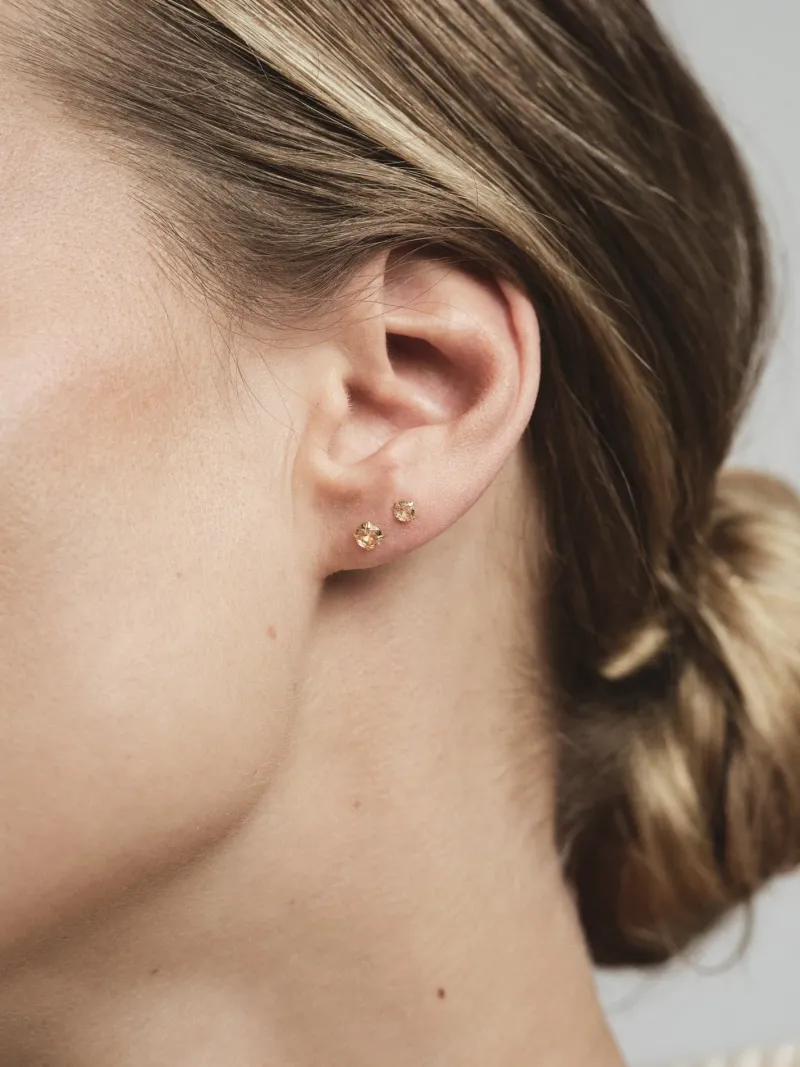 Jolie Studs Örhängen Medium Guld – Champagne>Mockberg