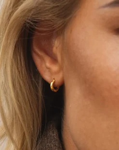Slim Mini Hoops Örhängen Guld><noscript><img width=