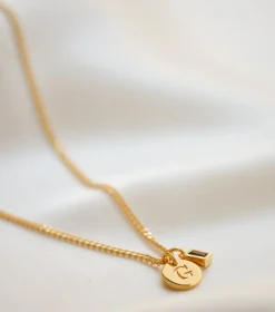 Syster P Beloved Mini Bokstav Hänge Guld><noscript><img width=