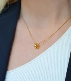 Syster P Bolded Wavy Guld><noscript><img width=