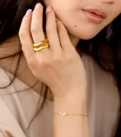 Syster P Bolded Wavy Ring Guld><noscript><img width=