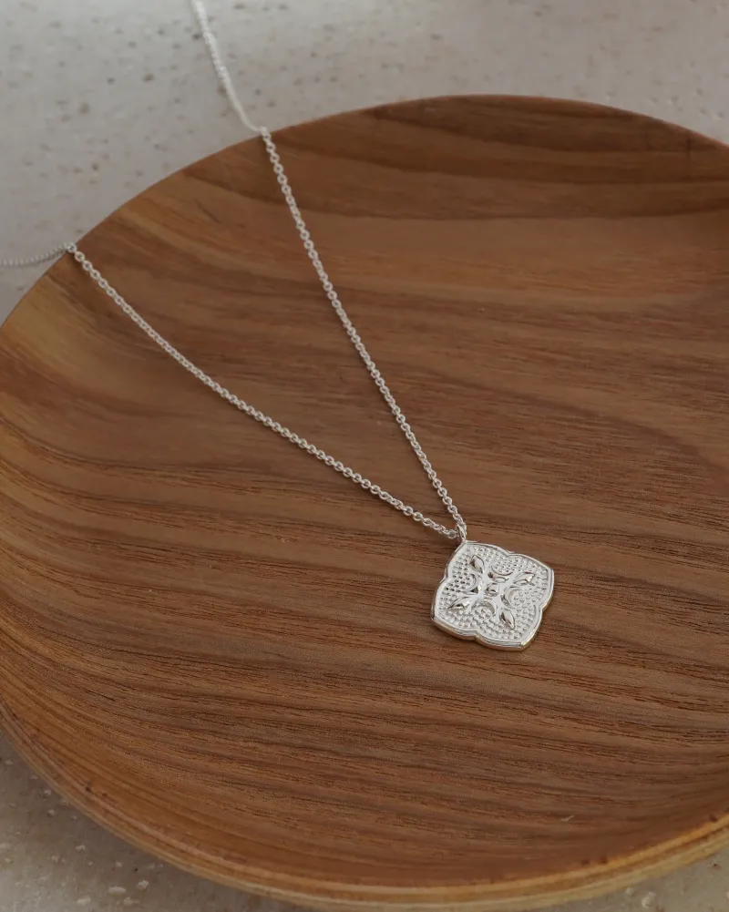 Syster P Luna Silver>Halsband