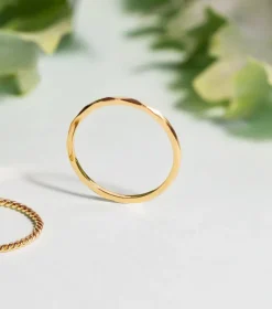 Syster P Tiny Ultrathin Ring Guld><noscript><img width=
