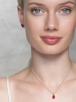 YLVA LI Embla Ruby – Guld>Halsband New