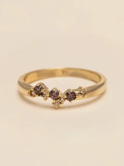 YLVA LI Petite Meadow Ring Chestnut – Guld>Ringar Hot