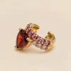 YLVA LI Venus Ear Cuff – Garnet>Örhängen Hot